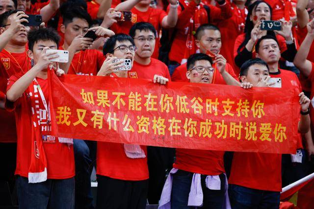 官方：长春亚泰主场对阵海港时出现无人机 罚款2万！